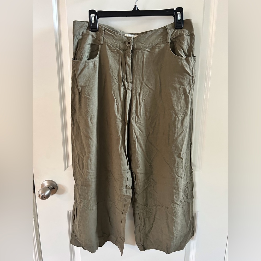 Max Studio Woman’s Flowy Sage Pants